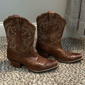 Brown Leather Ariat Cowboy Boots - 9.5